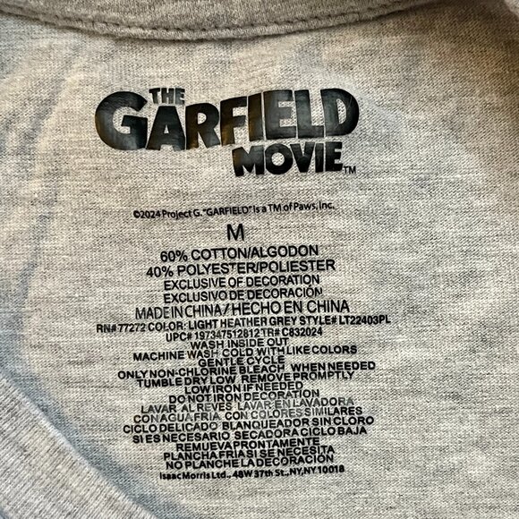 Garfield Juniors Tee with the text "Hello Lasagna My Old Friend" on it. Size Med - Picture 5 of 5
